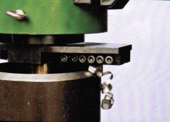 點擊查看詳細信息<br>標題：管子坡口機工作照 閱讀次數：10844