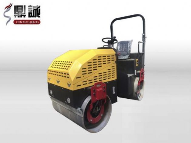 點擊查看詳細信息<br>標題：2.5噸全液壓座駕式振動壓路機 閱讀次數：14745