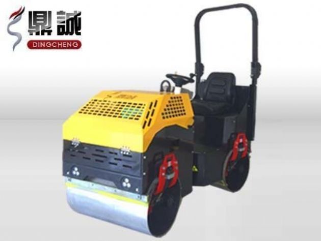 點擊查看詳細信息<br>標題：1噸全液壓振動壓路機 閱讀次數：14546